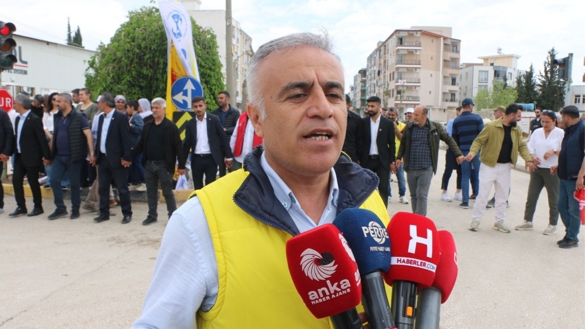 Polat’tan MEB’e önlük tepkisi: Öğretmenlerin ihtiyacı talimat değil, ücret, güvence ve mesleki özerklik